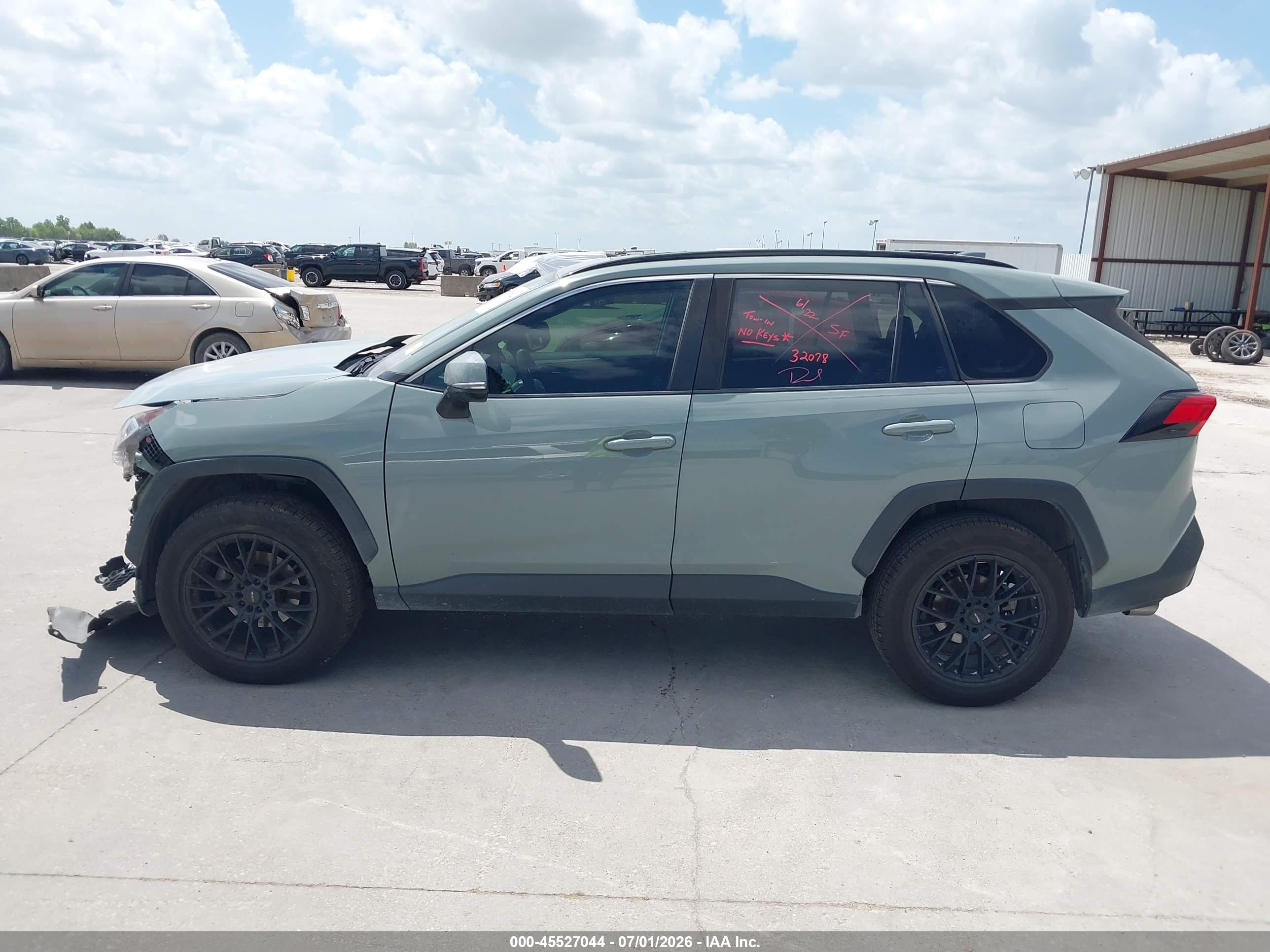 2021 TOYOTA RAV4 XLE