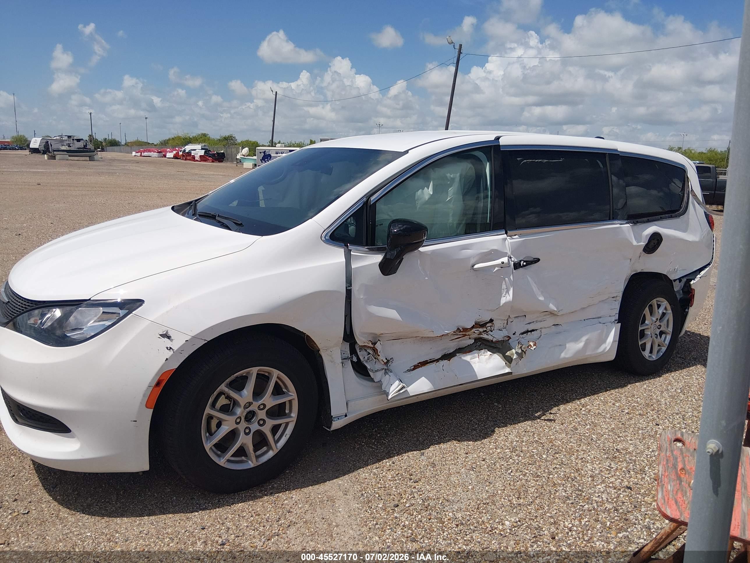 2026 CHRYSLER VOYAGER LX