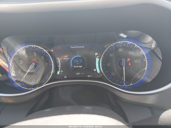 2026 CHRYSLER VOYAGER LX