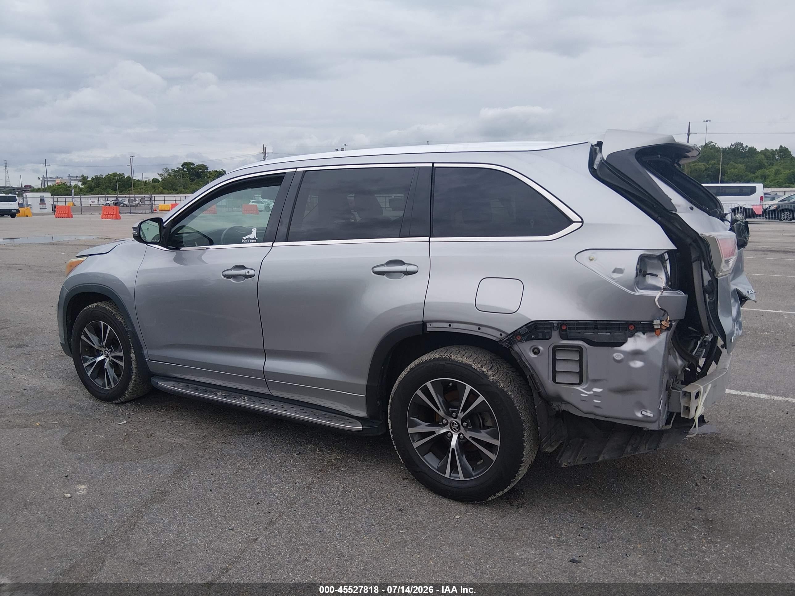 2016 TOYOTA HIGHLANDER XLE V6
