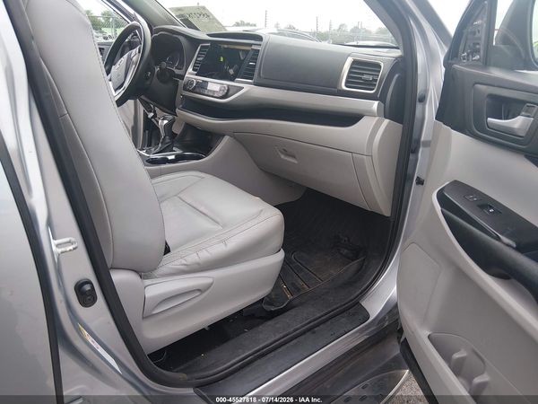 2016 TOYOTA HIGHLANDER XLE V6