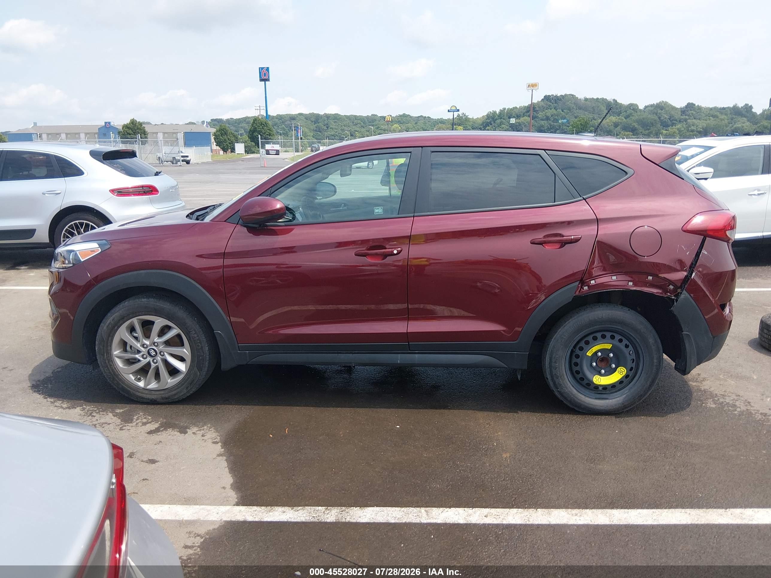 2017 HYUNDAI TUCSON SE