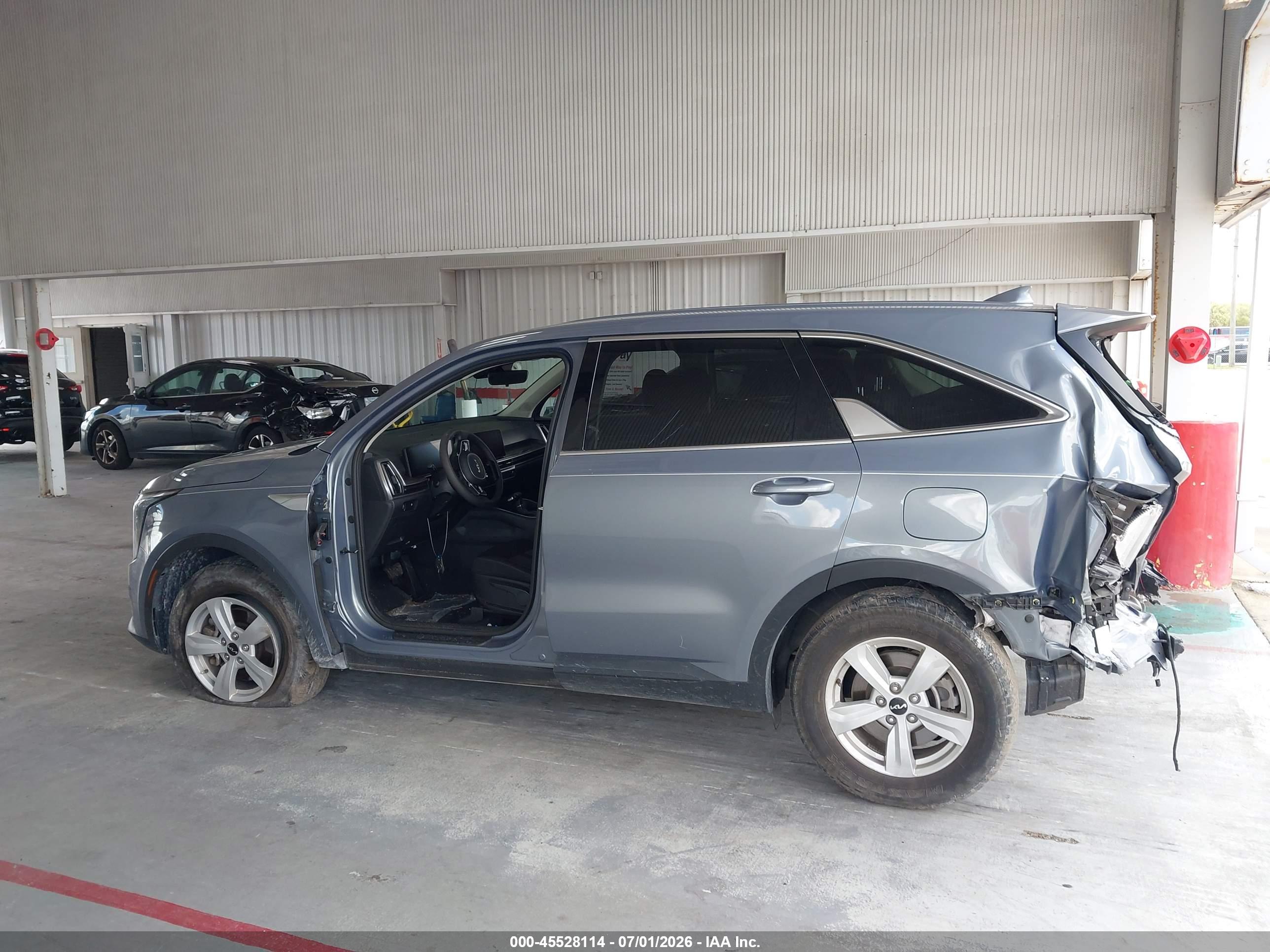2025 KIA SORENTO LX