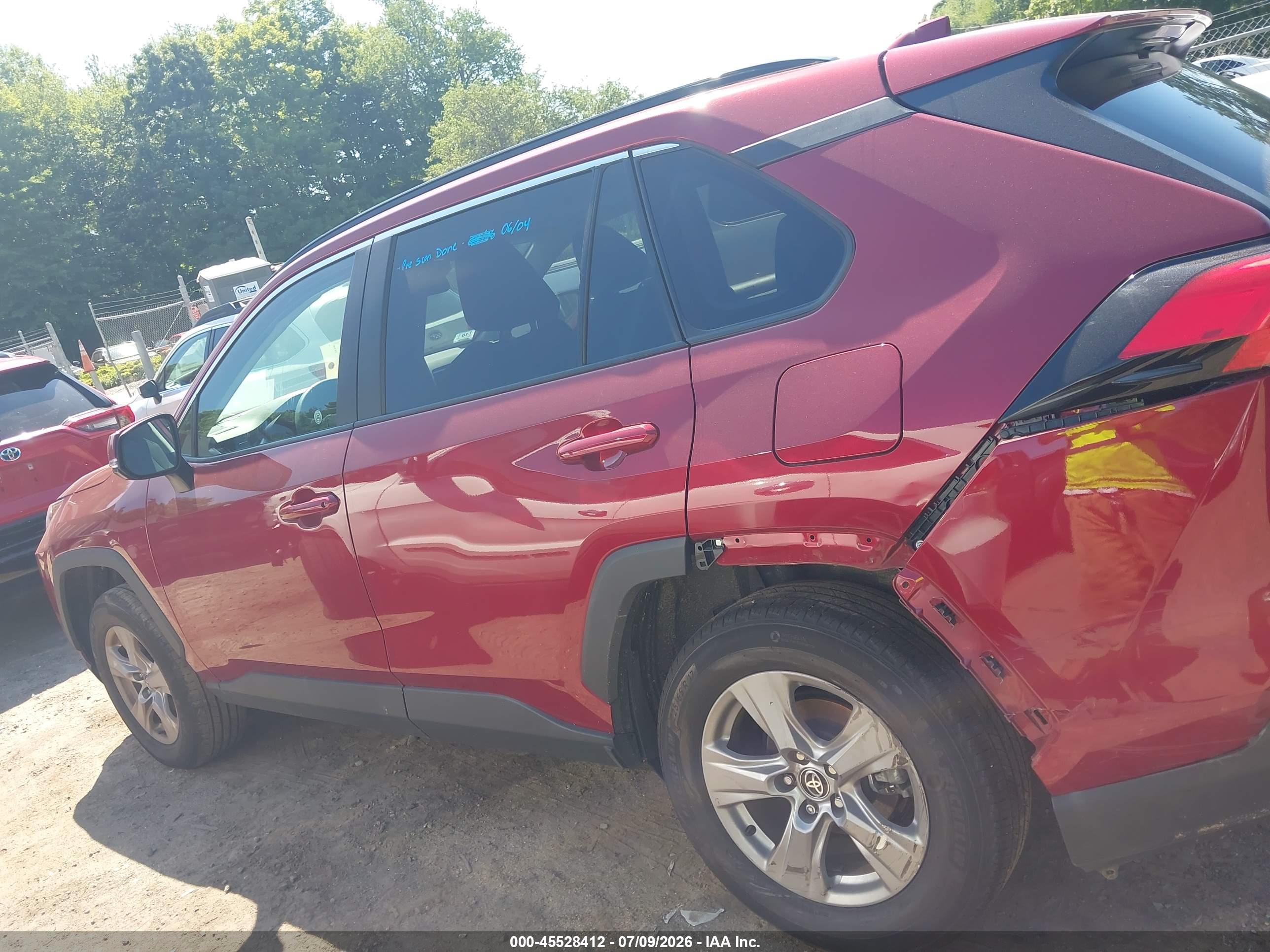 2025 TOYOTA RAV4 XLE