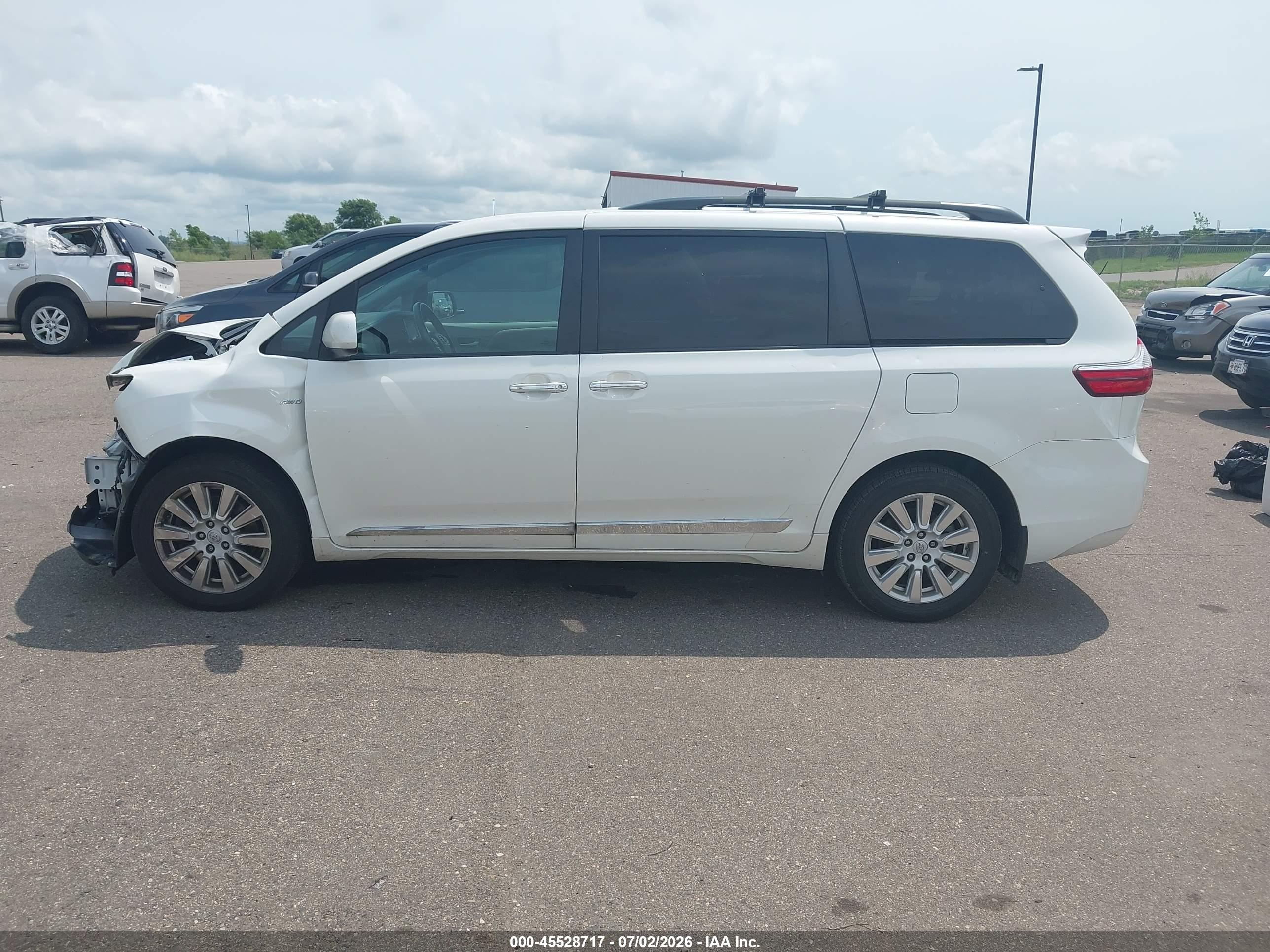 2017 TOYOTA SIENNA XLE PREMIUM 7 PASSENGER
