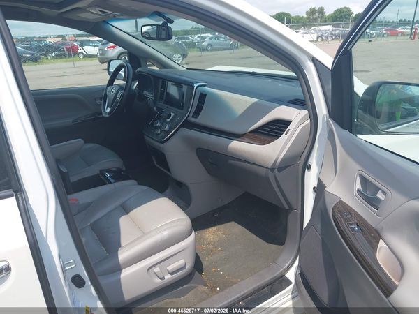 2017 TOYOTA SIENNA XLE PREMIUM 7 PASSENGER