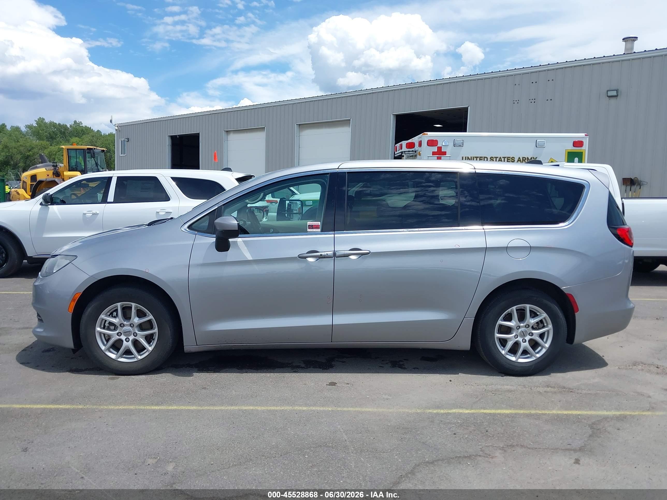 2021 CHRYSLER VOYAGER LX