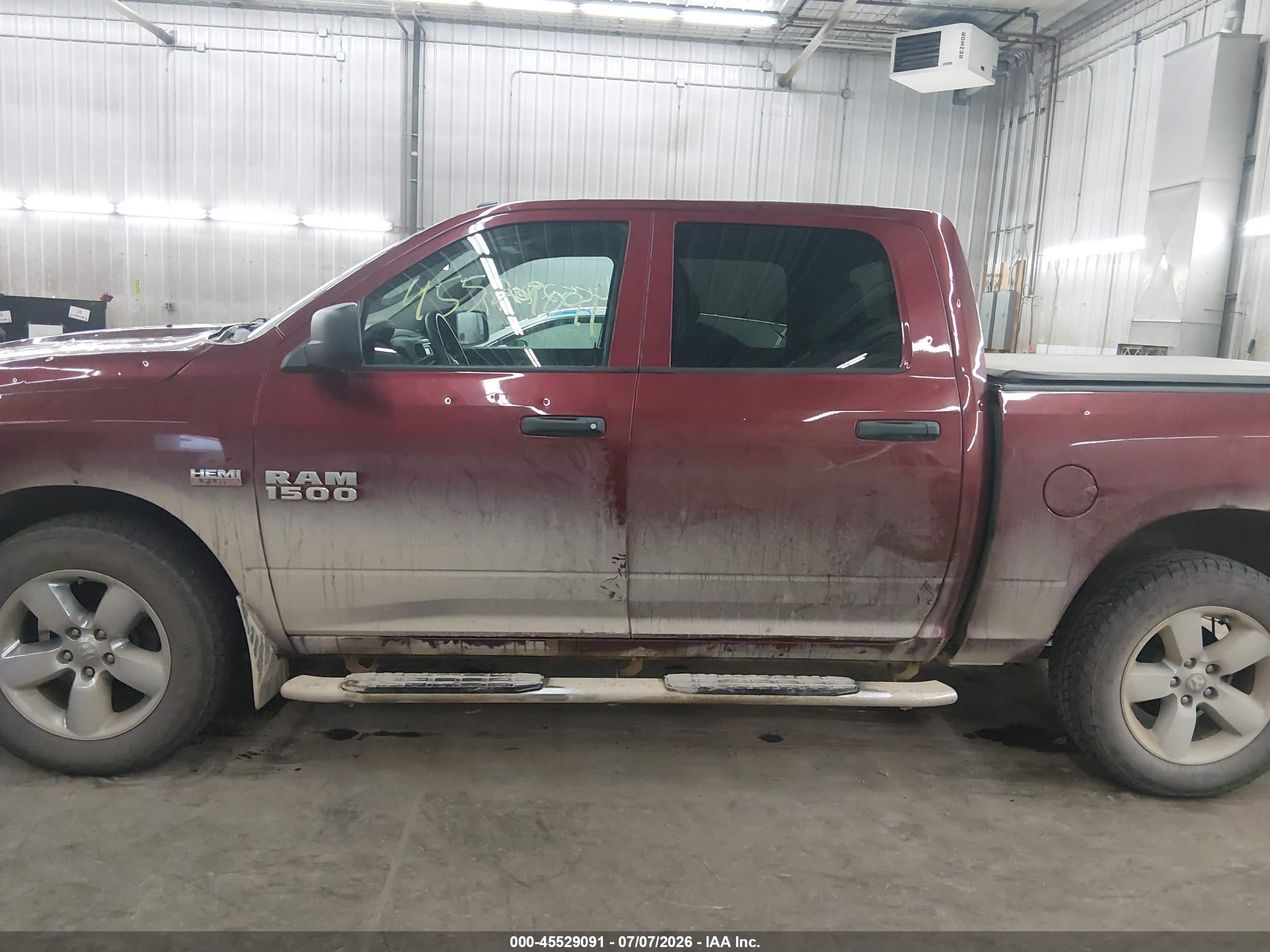 2017 RAM 1500 EXPRESS  4X4 5'7 BOX