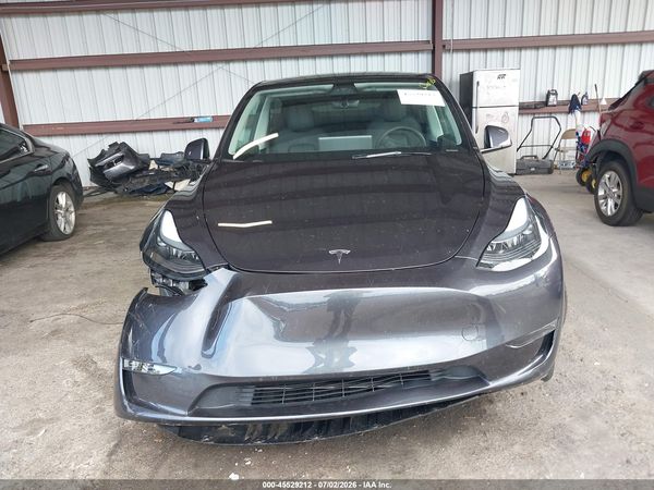 2025 TESLA MODEL Y
