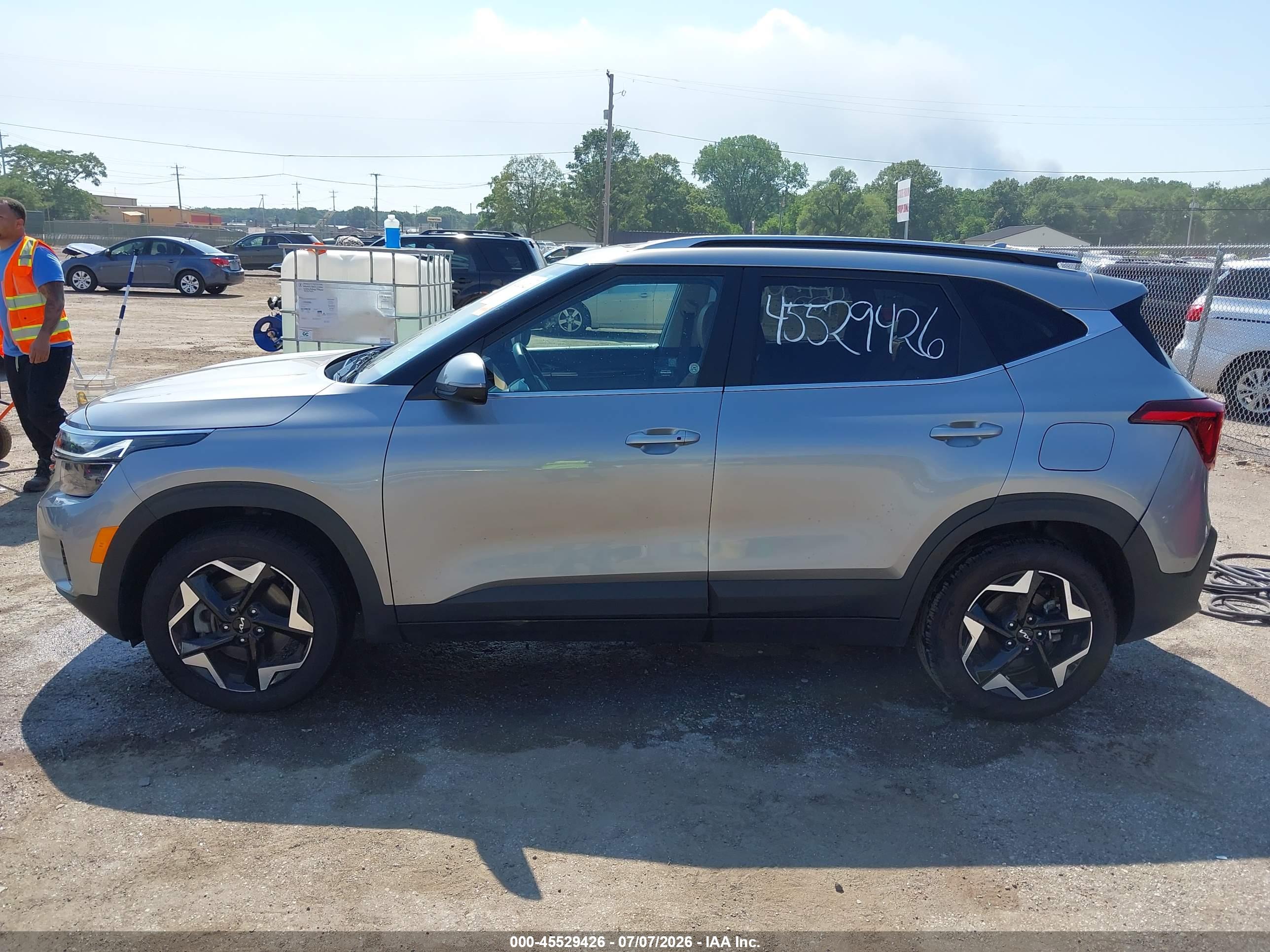 2024 KIA SELTOS EX