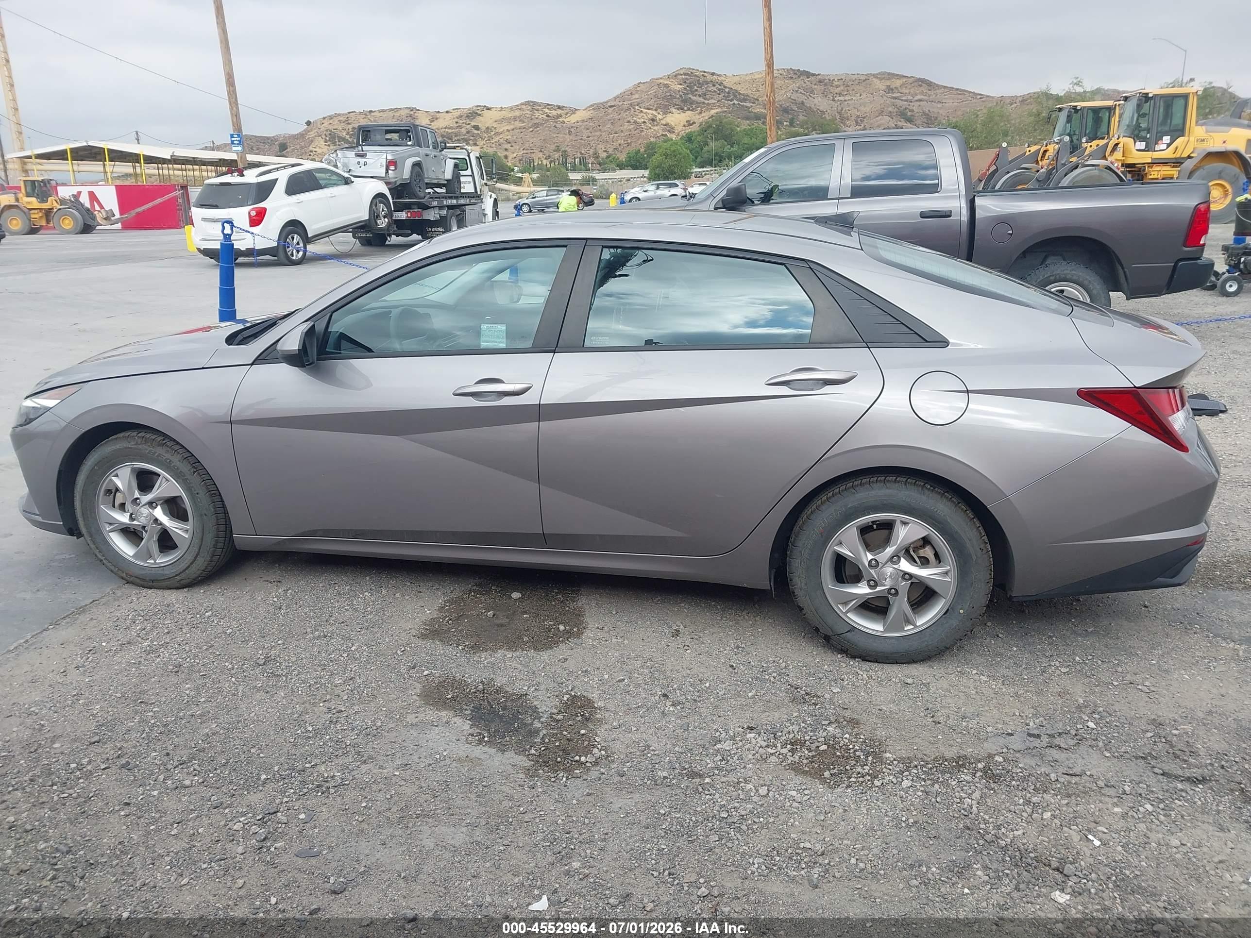 2023 HYUNDAI ELANTRA SE