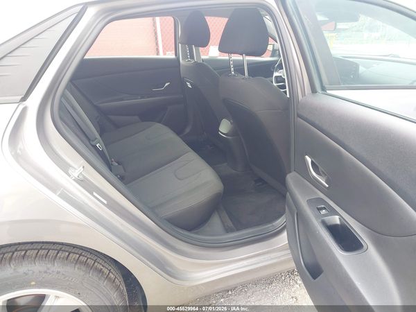 2023 HYUNDAI ELANTRA SE