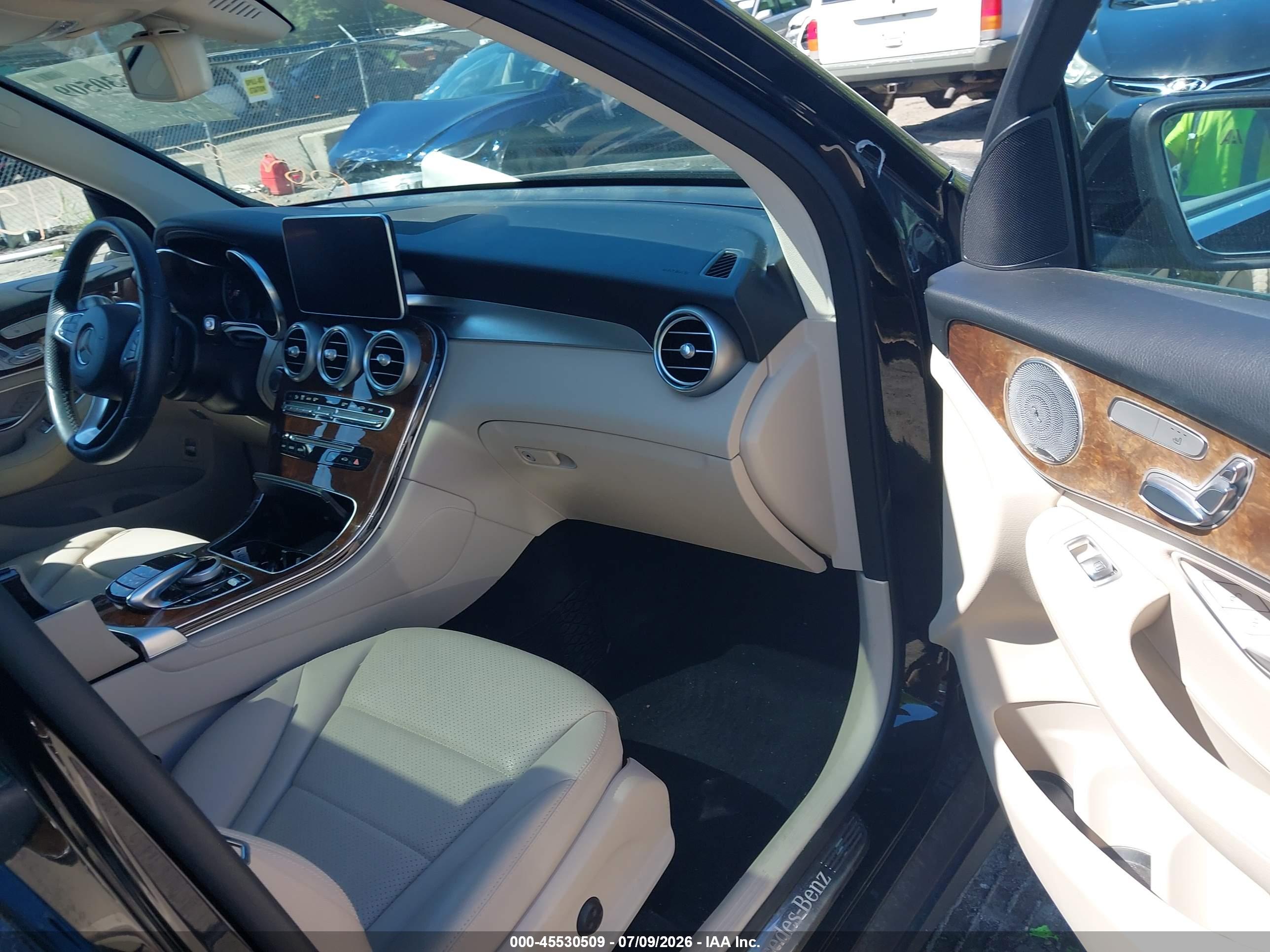 2017 MERCEDES-BENZ GLC 300 4MATIC