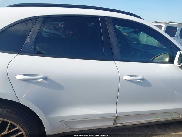 2018 PORSCHE MACAN