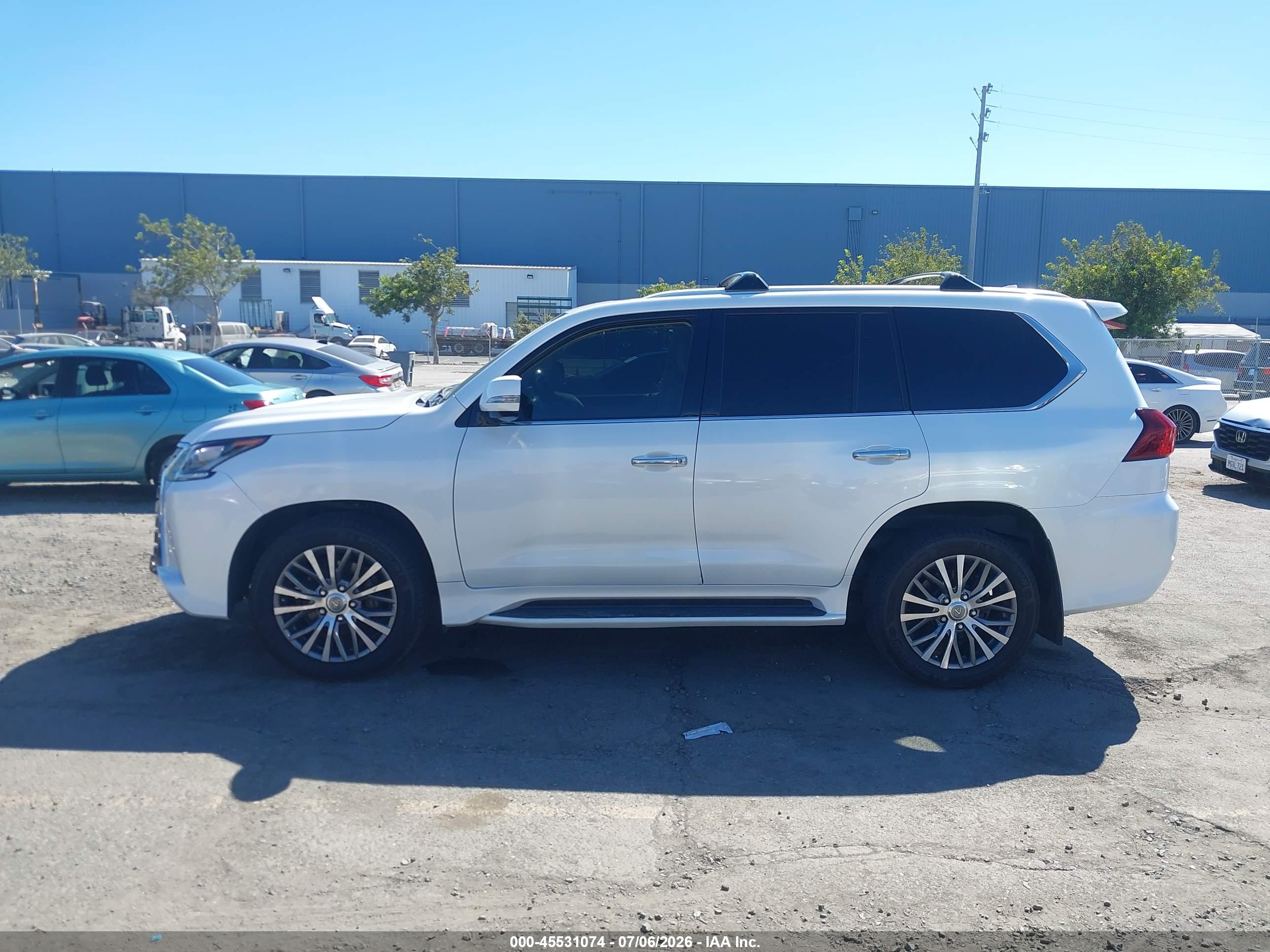2019 LEXUS LX 570 TWO-ROW