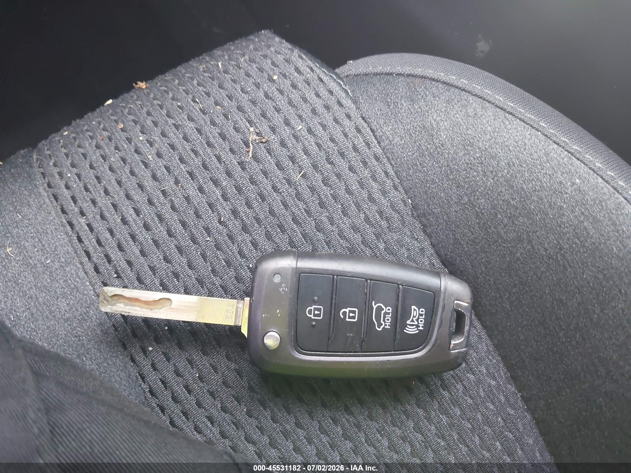 2019 HYUNDAI SANTA FE SE