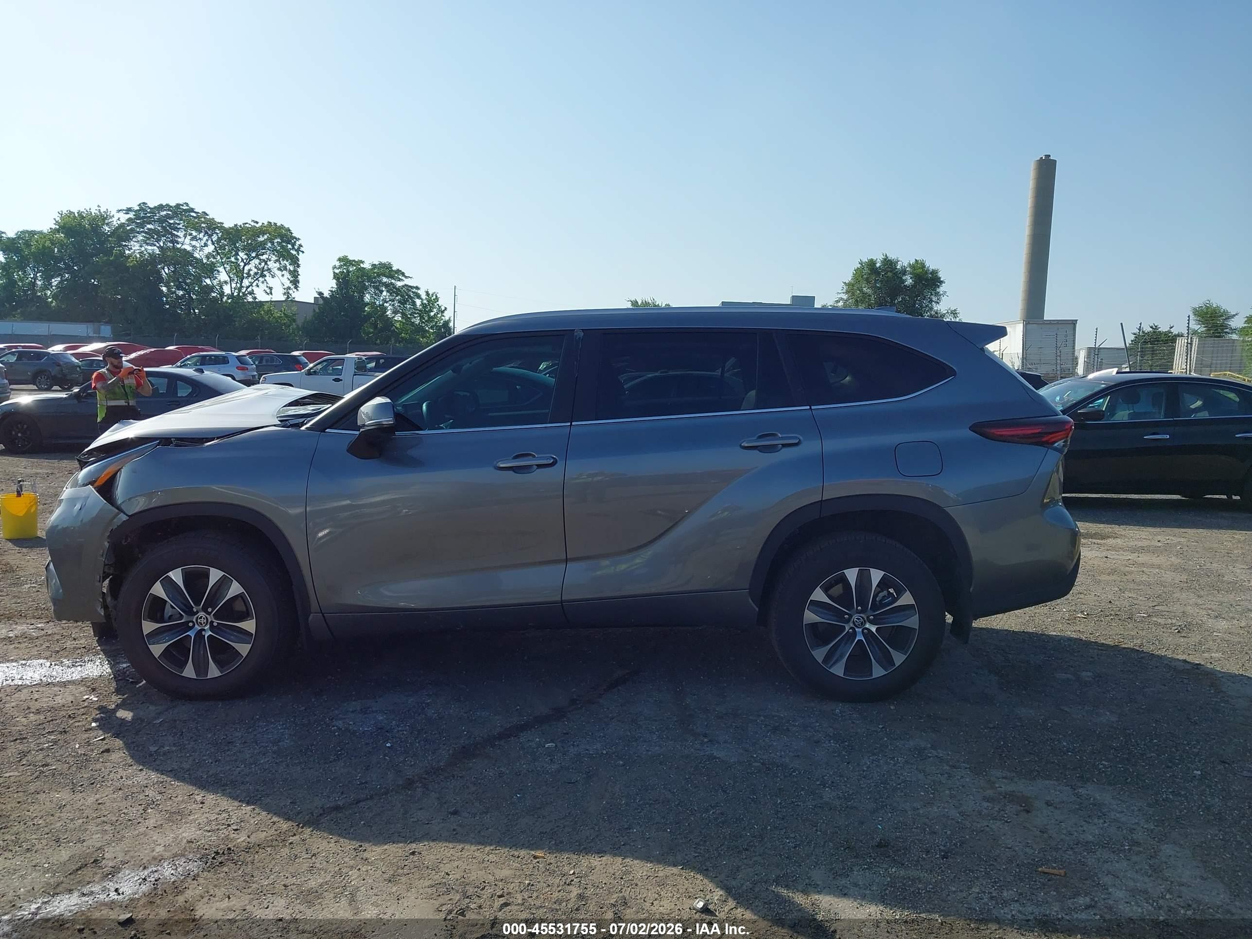 2025 TOYOTA HIGHLANDER XLE