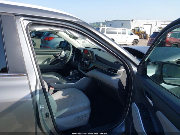 2025 TOYOTA HIGHLANDER XLE