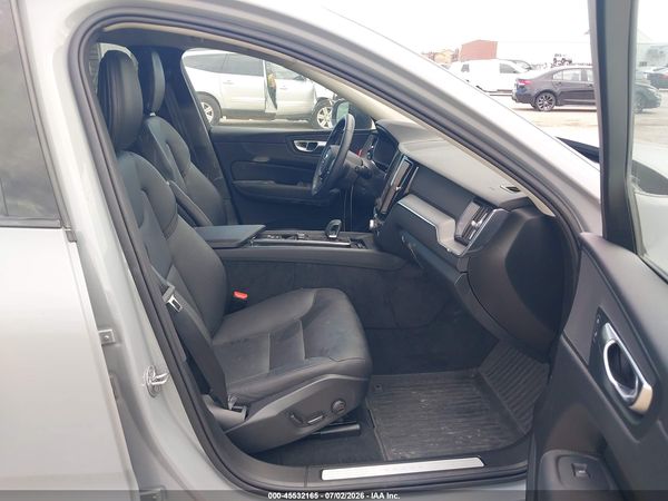 2025 VOLVO XC60 B5 CORE