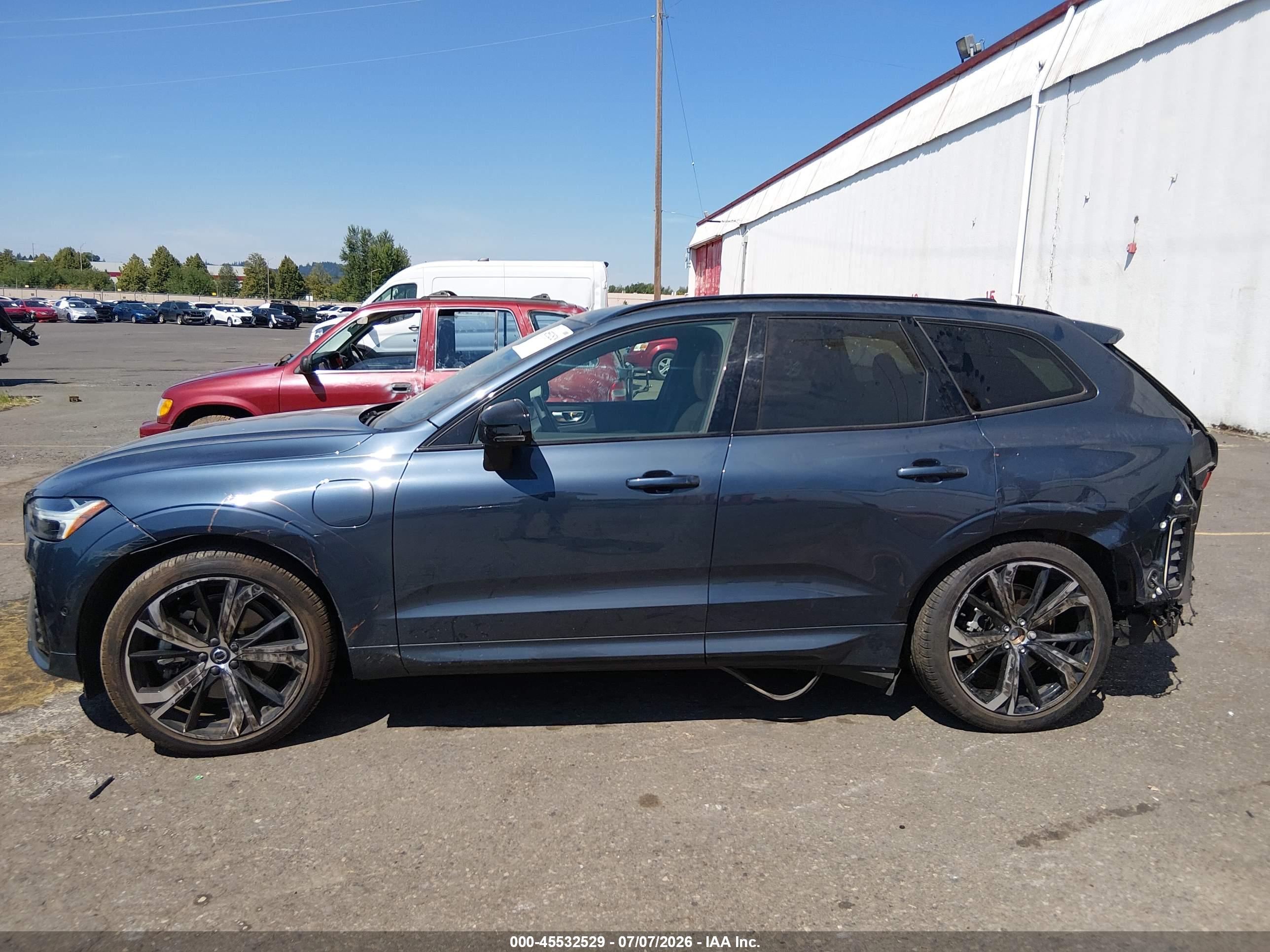 2024 VOLVO XC60 RECHARGE PLUG-IN HYBRID T8 ULTIMATE DARK THEME