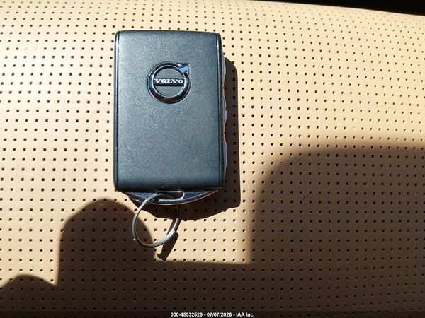 2024 VOLVO XC60 RECHARGE PLUG-IN HYBRID T8 ULTIMATE DARK THEME