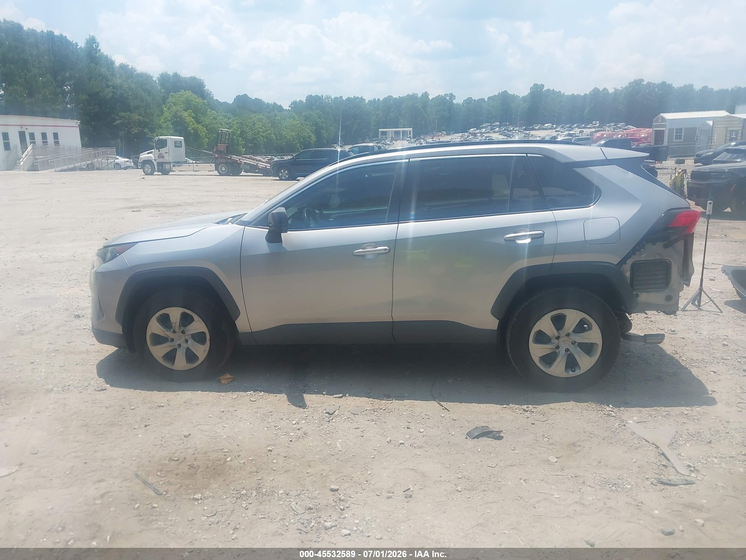 2020 TOYOTA RAV4 LE