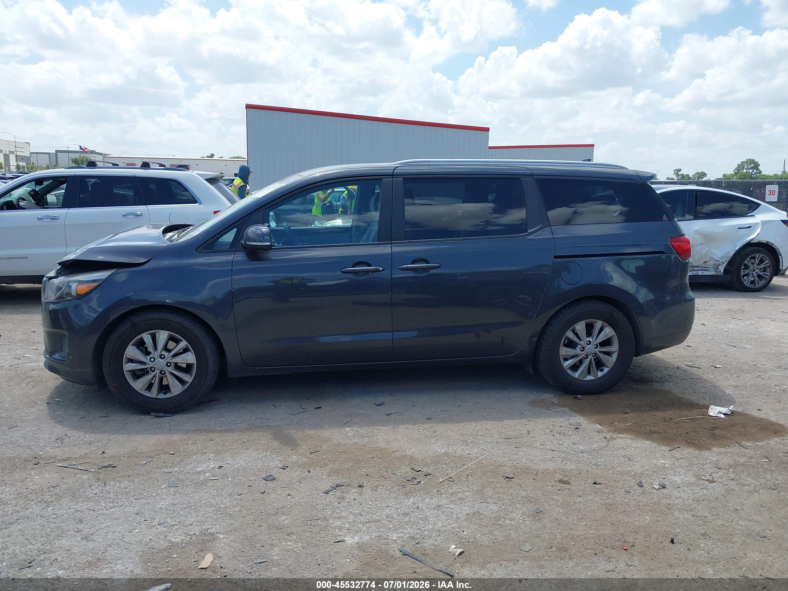 2016 KIA SEDONA LX