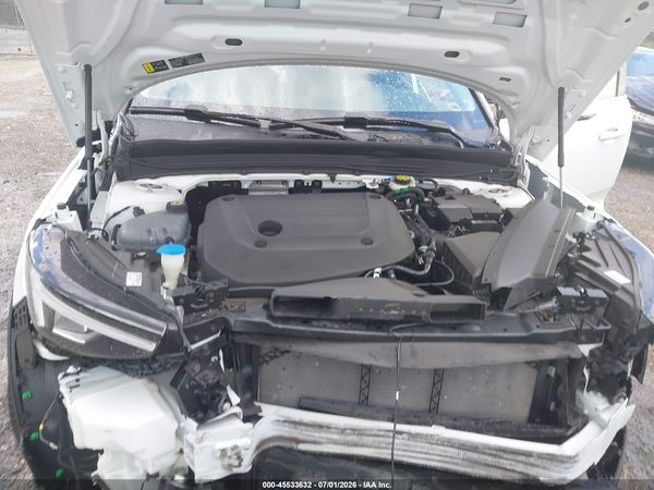 2024 VOLVO XC40 B5 PLUS BRIGHT THEME