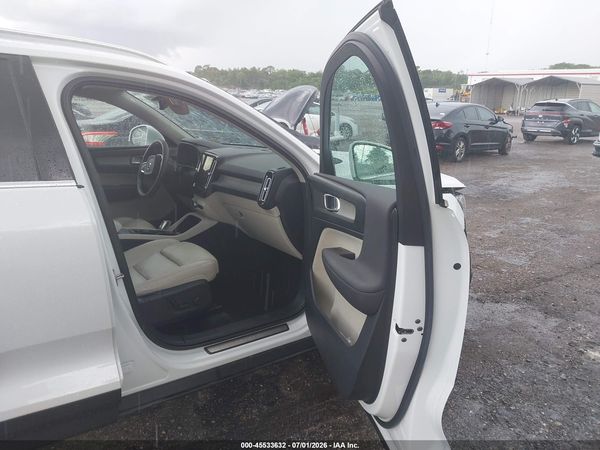 2024 VOLVO XC40 B5 PLUS BRIGHT THEME