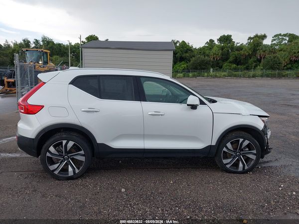 2024 VOLVO XC40 B5 PLUS BRIGHT THEME