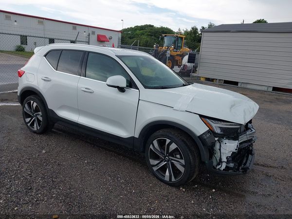 2024 VOLVO XC40 B5 PLUS BRIGHT THEME