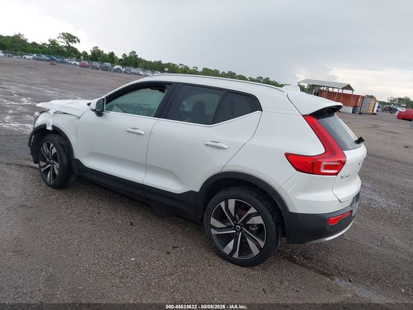 2024 VOLVO XC40 B5 PLUS BRIGHT THEME