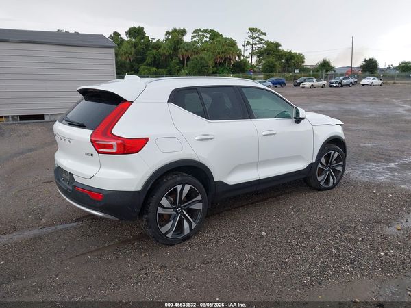 2024 VOLVO XC40 B5 PLUS BRIGHT THEME