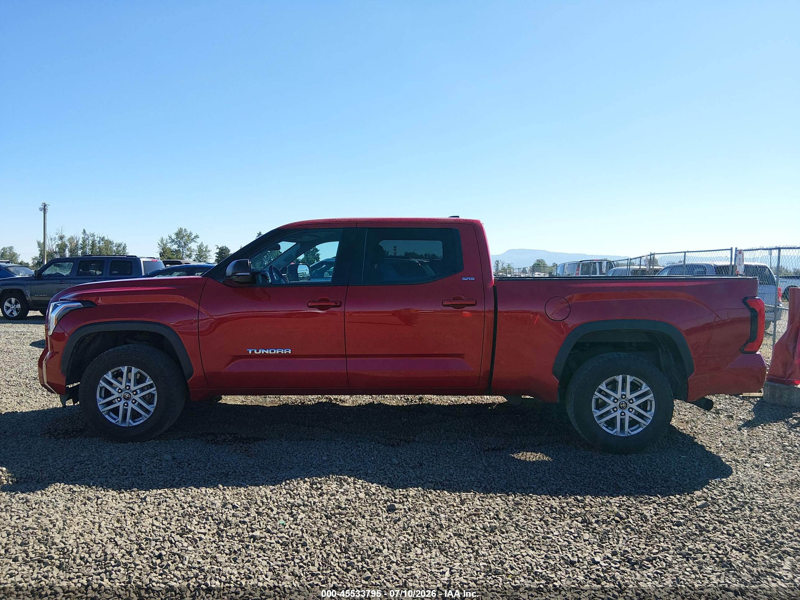 2022 TOYOTA TUNDRA SR5