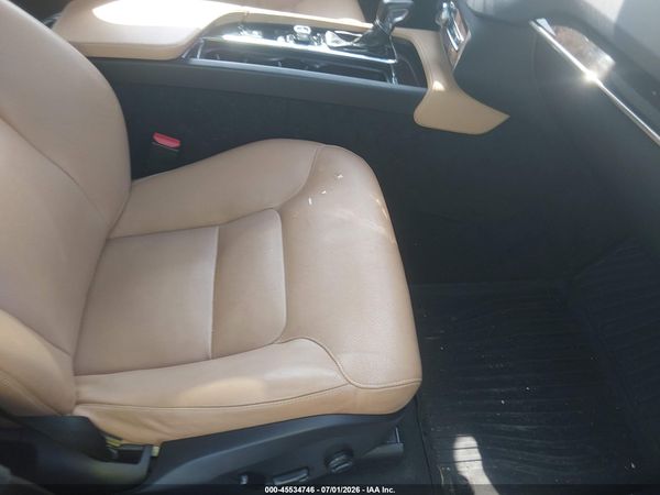 2017 VOLVO XC90 T6 MOMENTUM