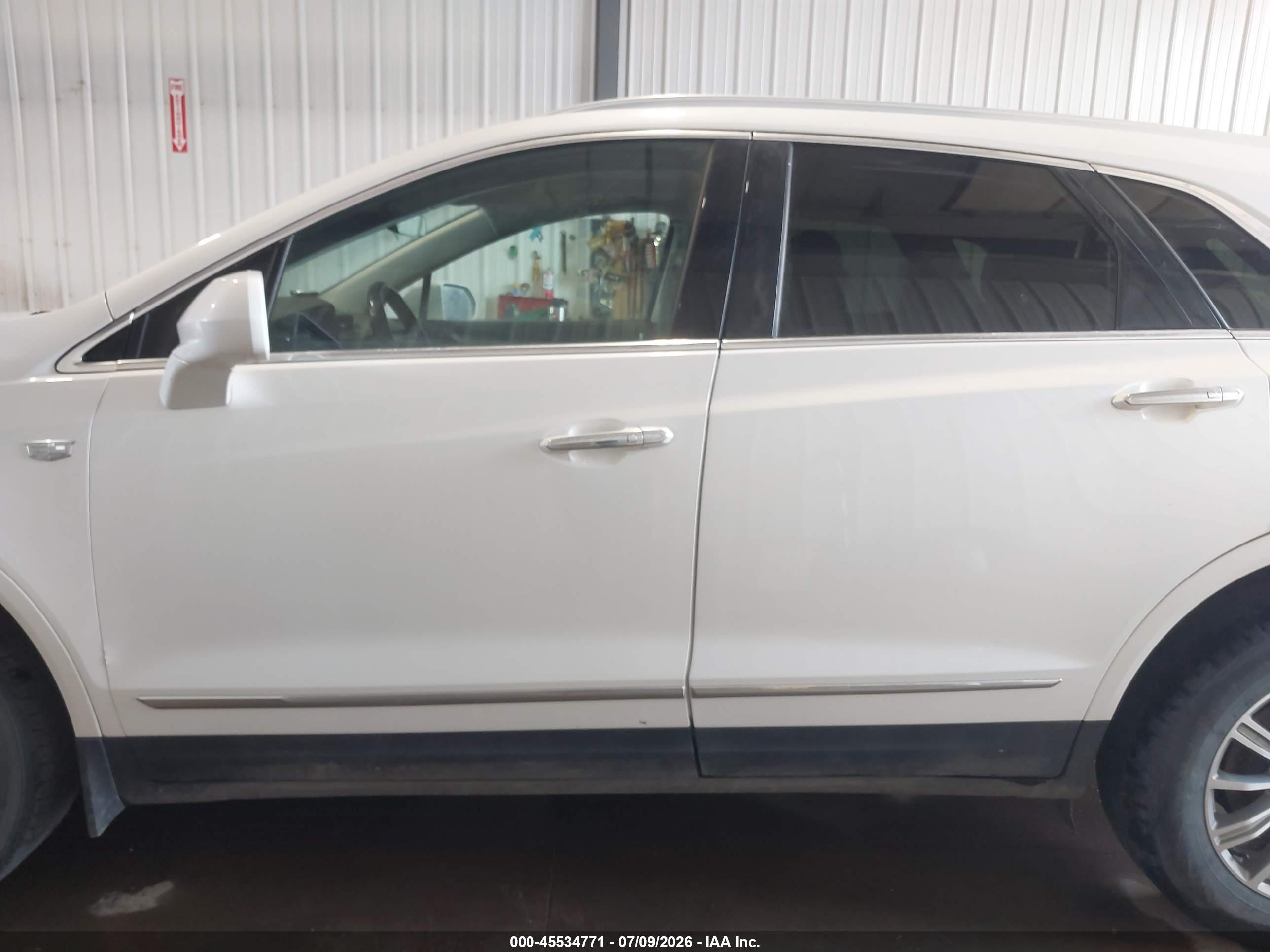 2017 CADILLAC XT5 LUXURY