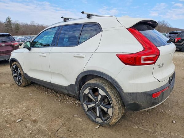 2020 VOLVO XC40