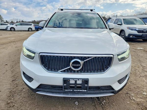 2020 VOLVO XC40