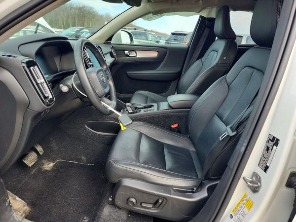 2020 VOLVO XC40
