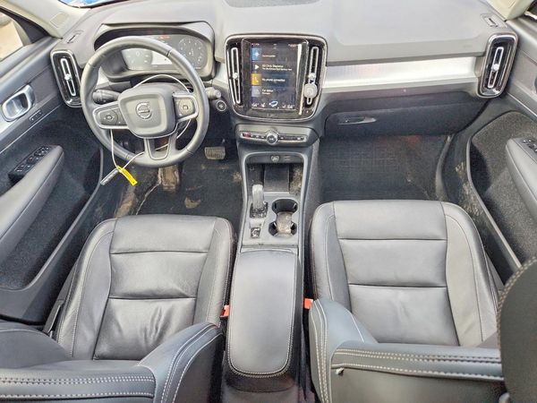 2020 VOLVO XC40