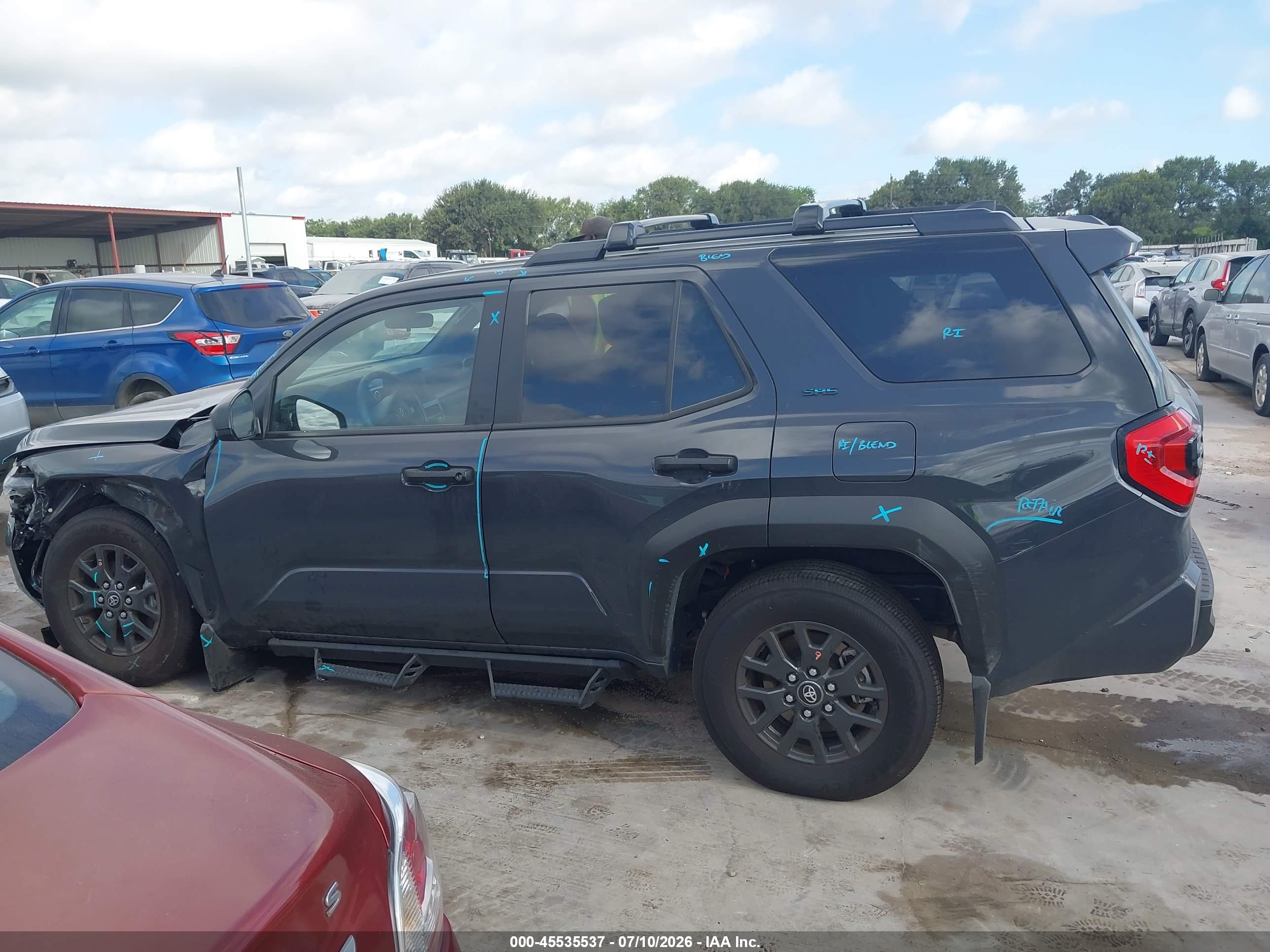 2025 TOYOTA 4RUNNER SR5