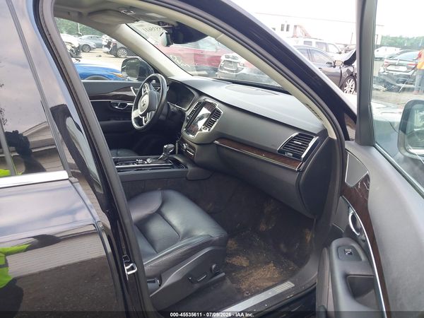 2016 VOLVO XC90 T6 MOMENTUM