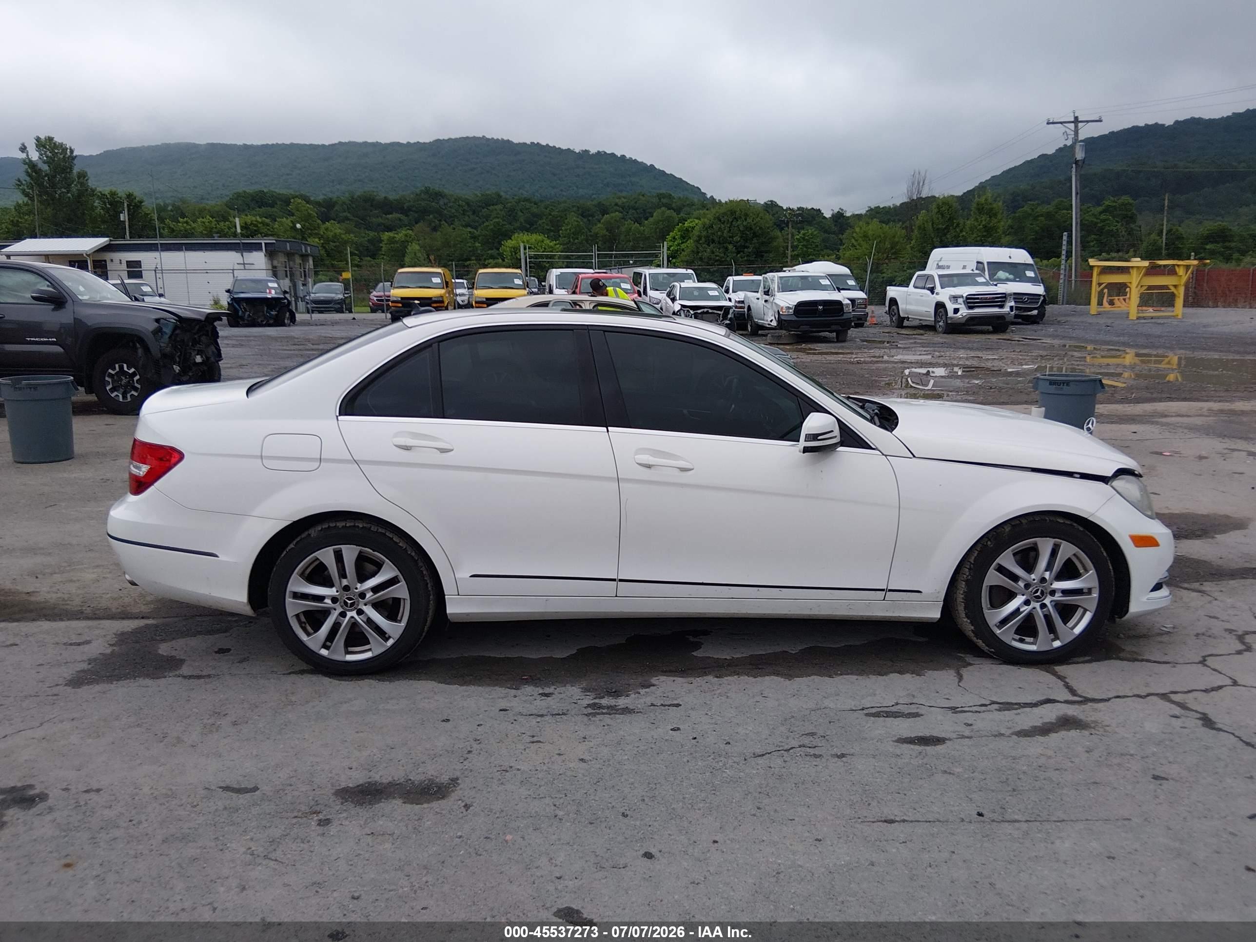 2013 MERCEDES-BENZ C 300 LUXURY 4MATIC