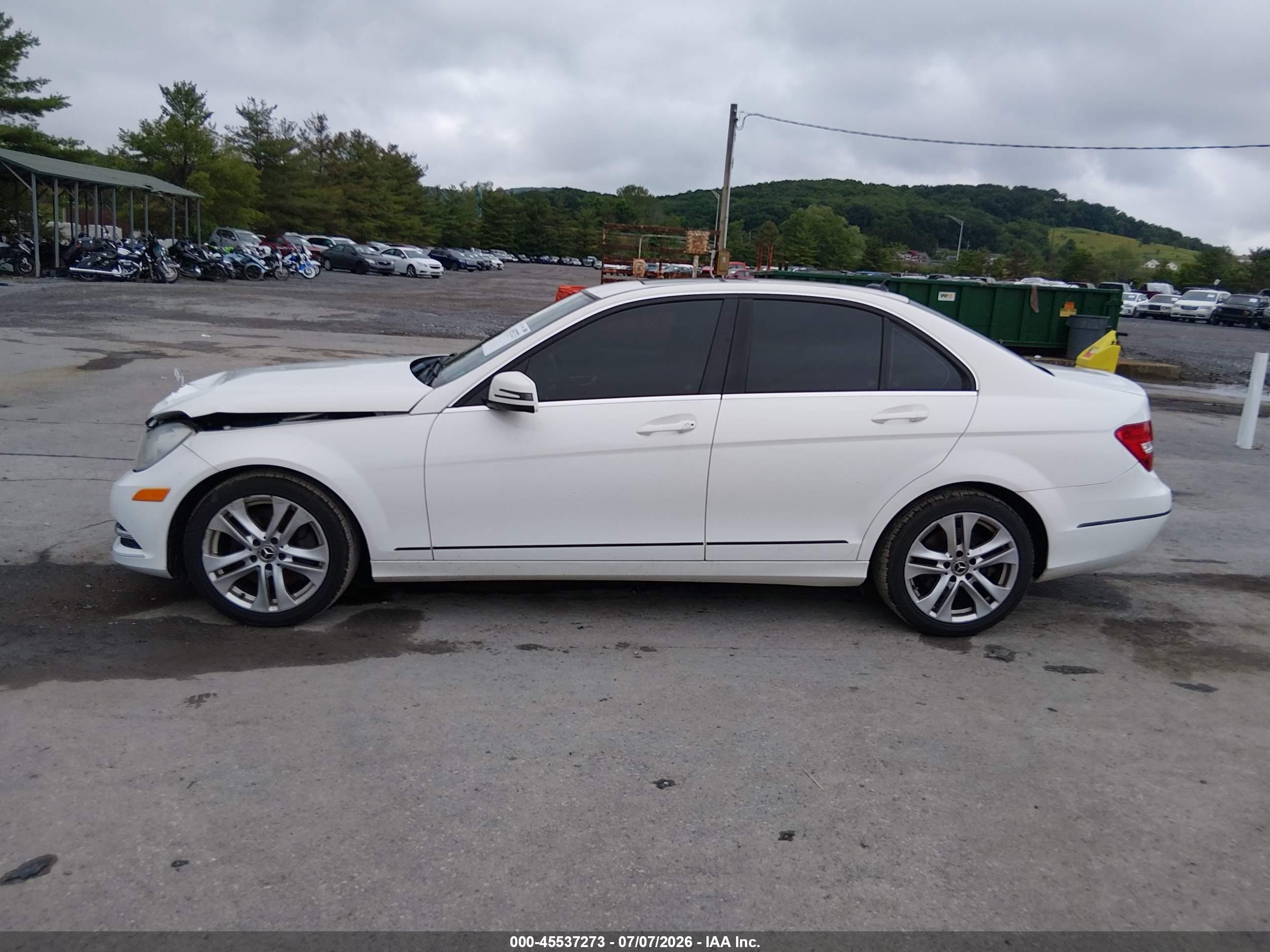 2013 MERCEDES-BENZ C 300 LUXURY 4MATIC