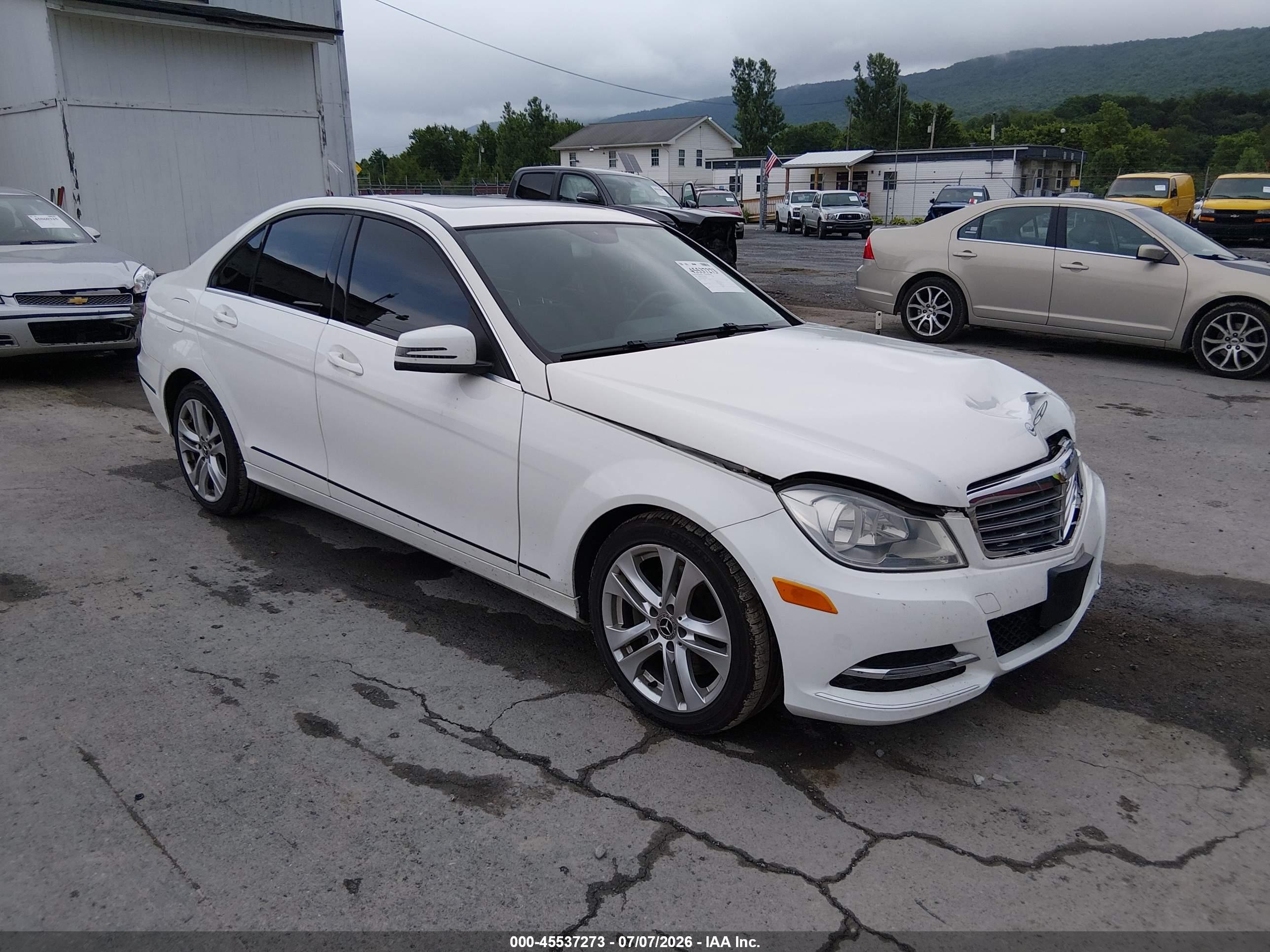 2013 MERCEDES-BENZ C 300 LUXURY 4MATIC