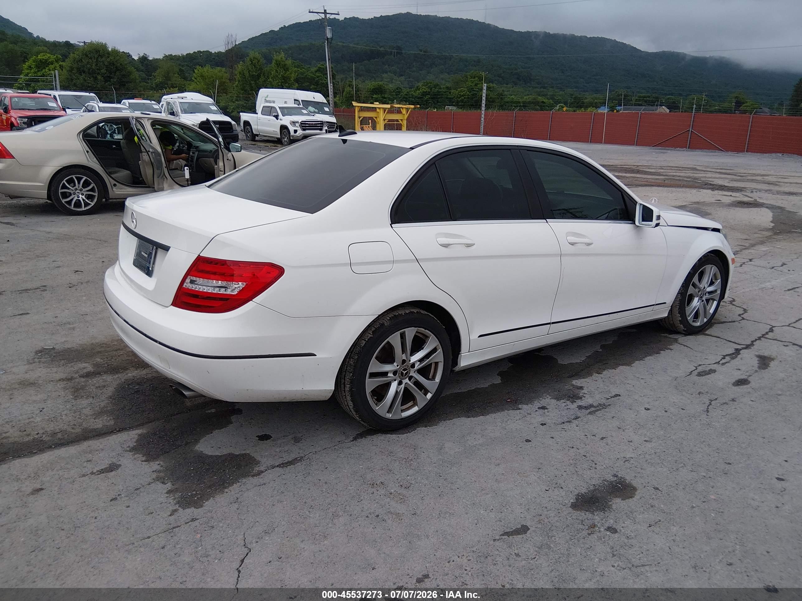 2013 MERCEDES-BENZ C 300 LUXURY 4MATIC