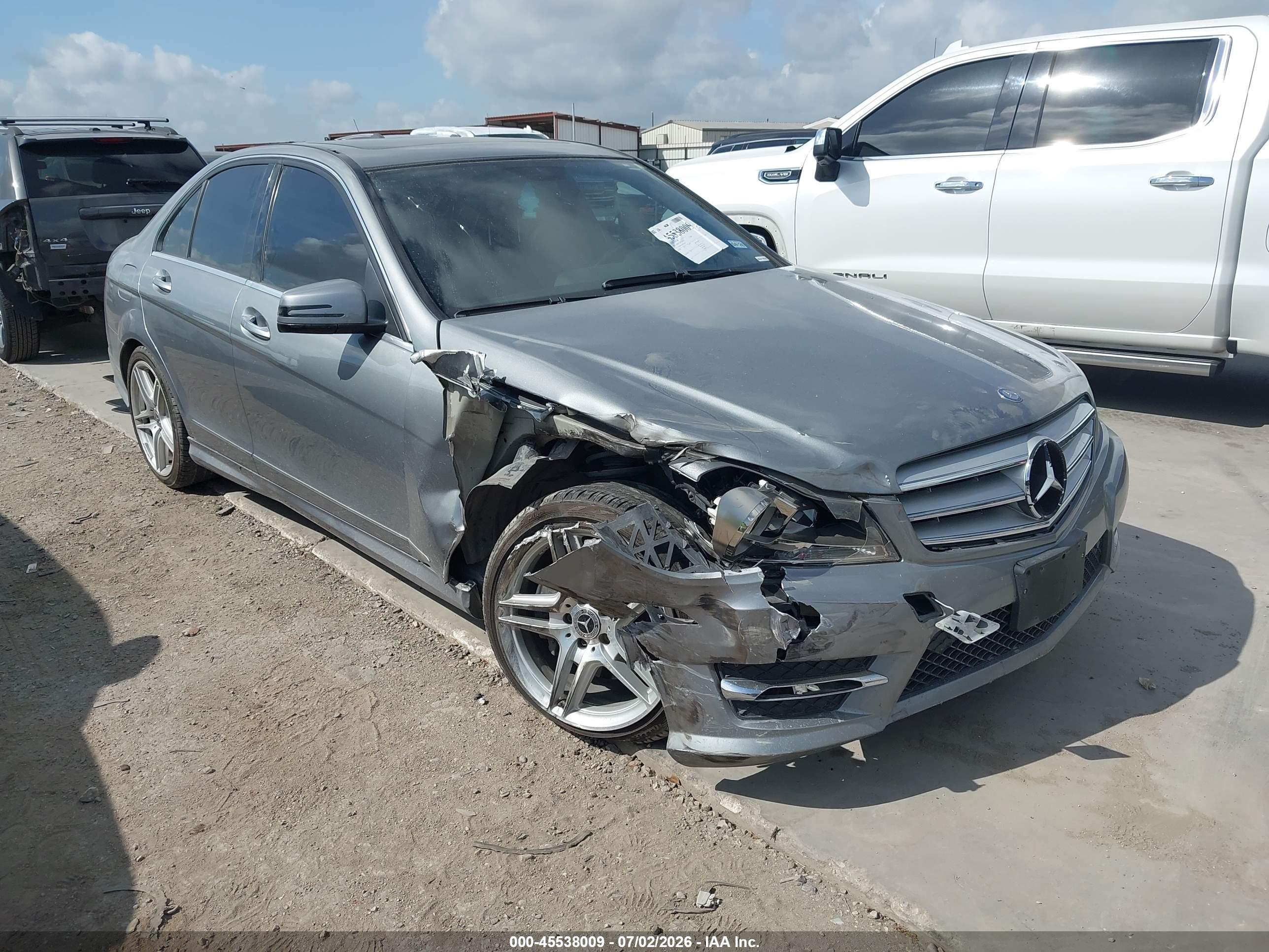 2013 MERCEDES-BENZ C 300 C300