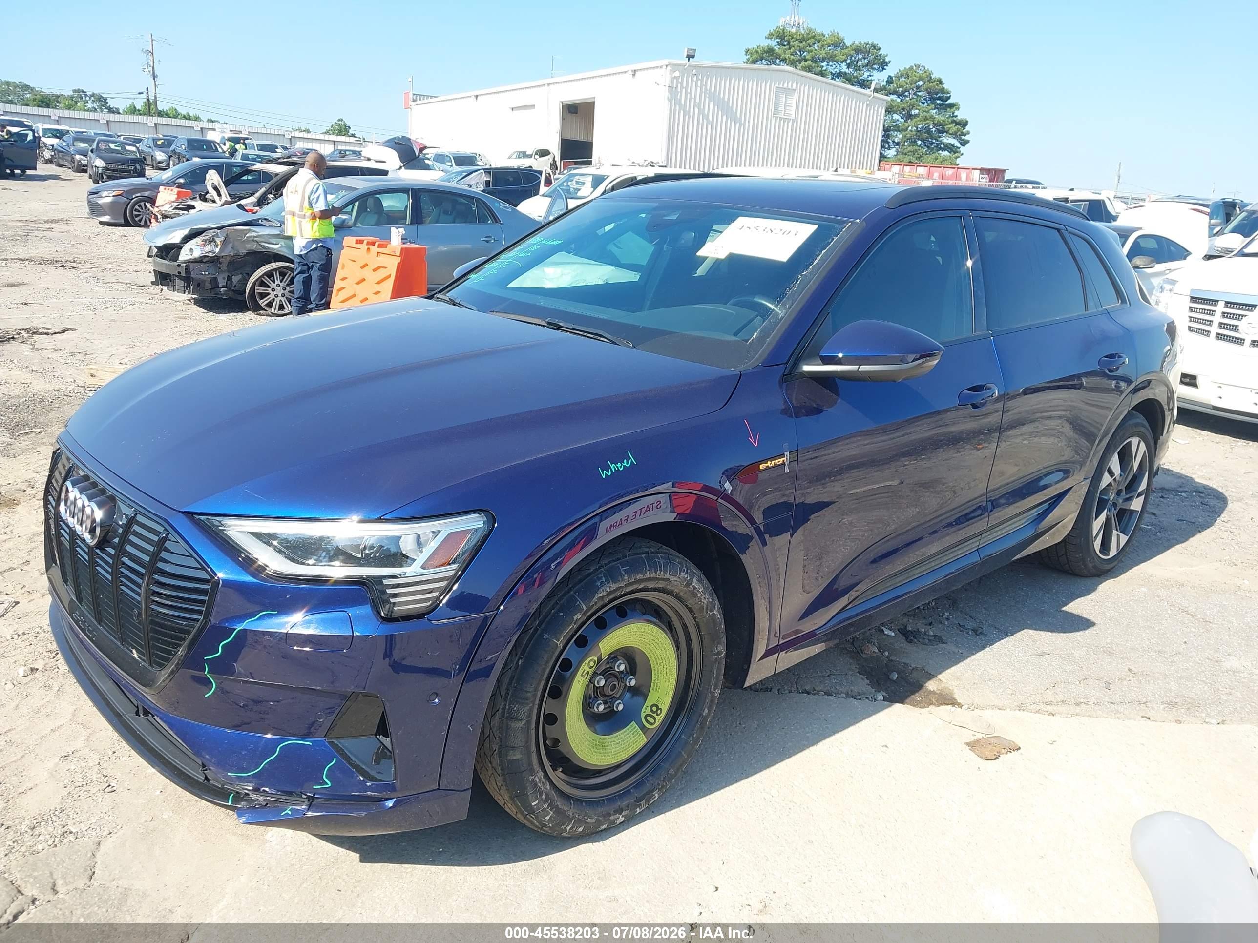 2022 AUDI E-TRON PREMIUM QUATTRO — I2