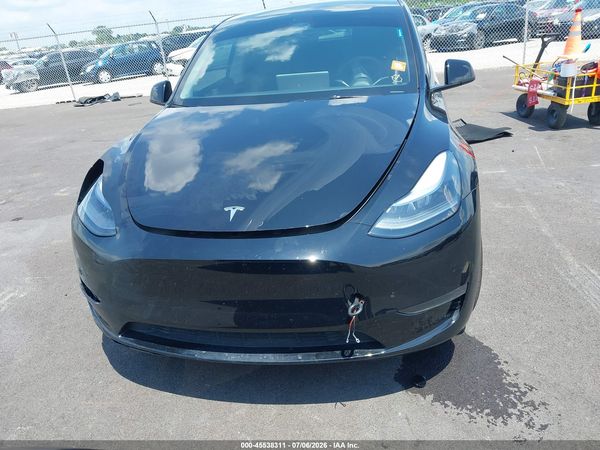 2025 TESLA MODEL Y