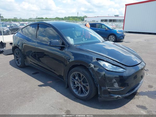 2025 TESLA MODEL Y